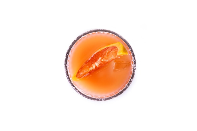 Cocktail Paloma isolé sur fond blanc