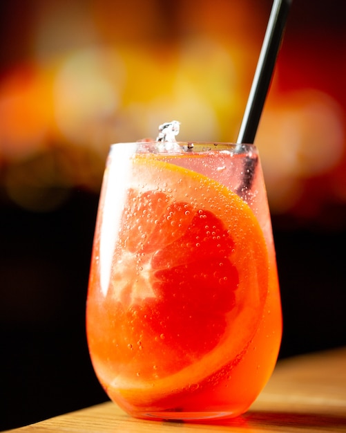 cocktail tropical à la saveur de pamplemousse