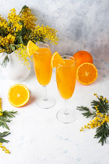 Cocktails Mimosa Orange Rafraîchissants Maison avec Champaigne