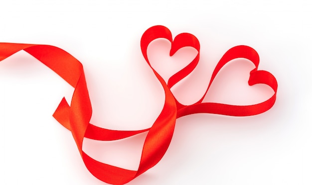 Coeur Valentine. Ruban de soie rouge. Amour Symbole.