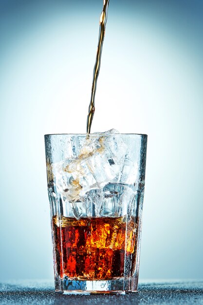 Cola verser dans un verre
