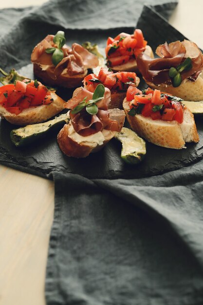 Collations au bacon. Tapas espagnoles traditionnelles