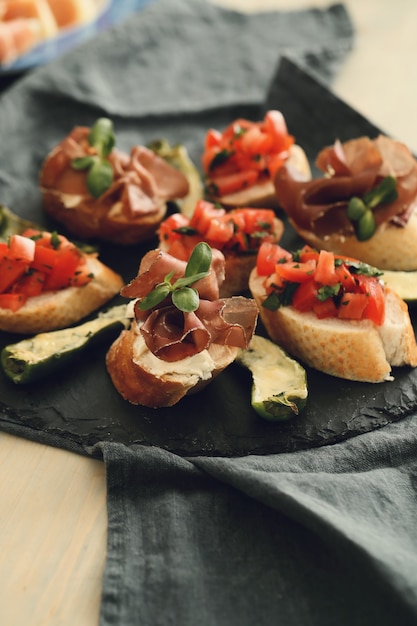 Collations au bacon. Tapas espagnoles traditionnelles