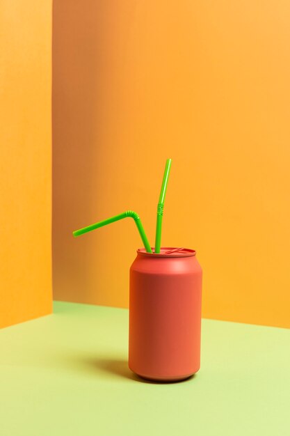 Collecte de paille en plastique en boîte