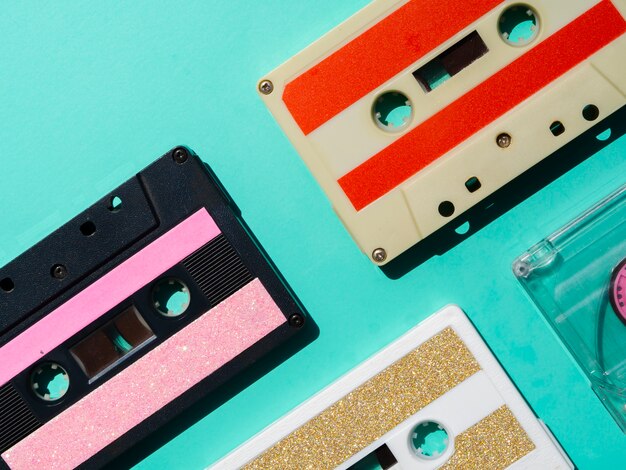 Collection de cassettes multicolores