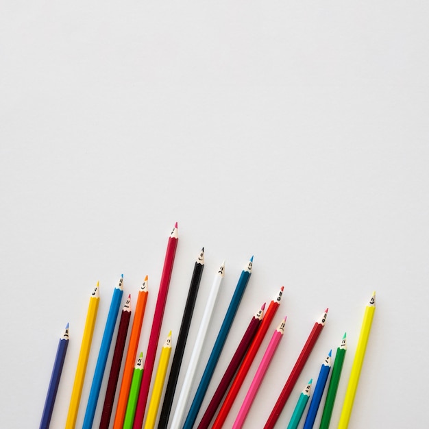 Collection de crayons avec espace copie