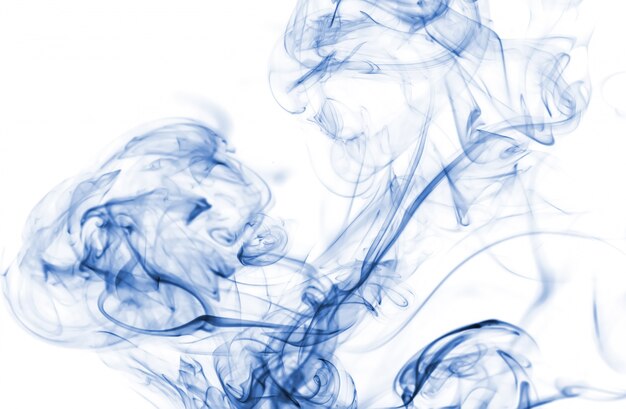 Collection de fumée bleue sur fond blanc