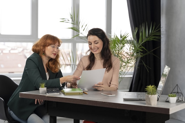 Collègues au travail