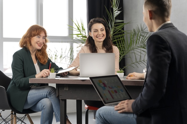 Collègues au travail