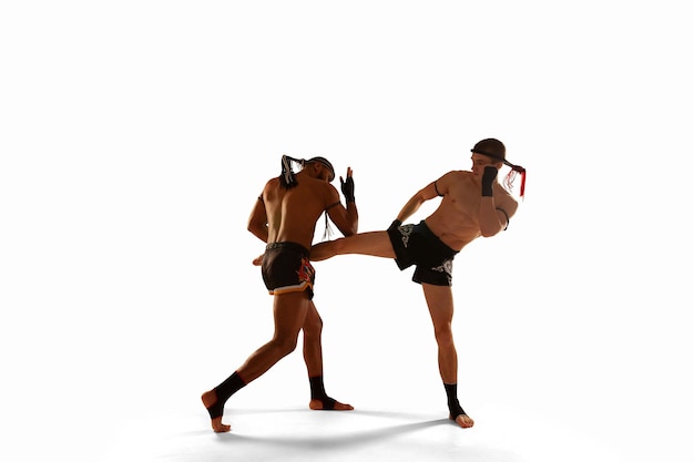 Photo gratuite combattants de boxe thai muay thai
