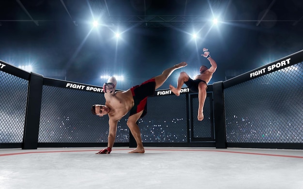 Photo gratuite combattants mma sur le ring professionnel fighting championship