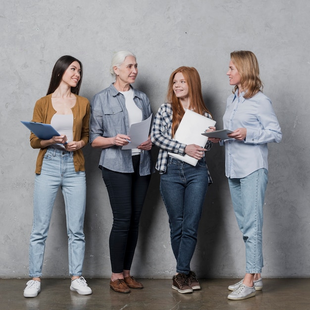 Communauté de femmes planifiant ensemble