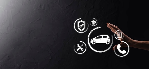 Composite numérique de l'homme tenant l'icône de la voiture. concept d'assurance automobile et de services automobiles. homme d'affaires avec geste d'offre et icône de voiture.