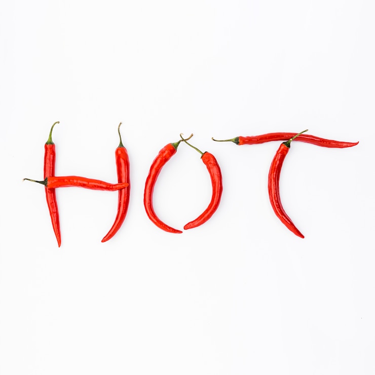 Photo gratuit composition alimentaire mexicaine plate avec des piments