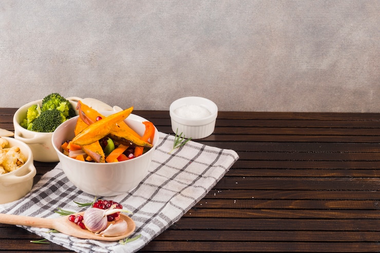 Photo gratuit composition d&#39;aliments sains avec un style élégant