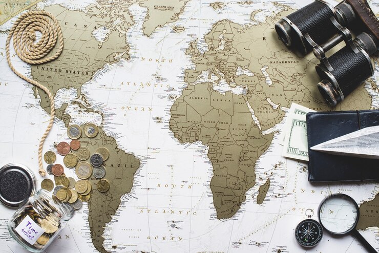 Photo gratuit composition d&#39;aventure avec collection d&#39;articles de voyage