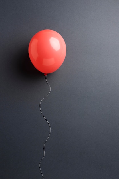 Composition de ballons rouges isolée