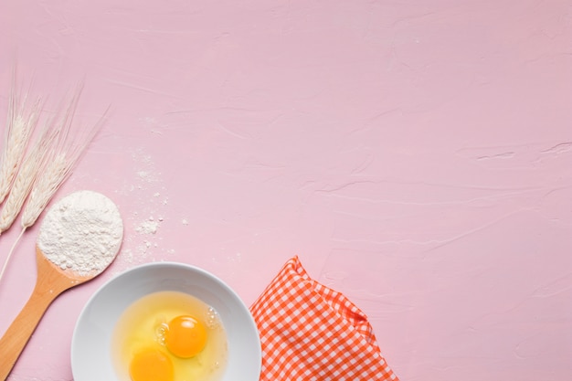 Composition de boulangerie à plat avec fond