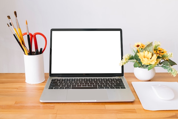 Composition de bureau moderne avec dispositif technologique