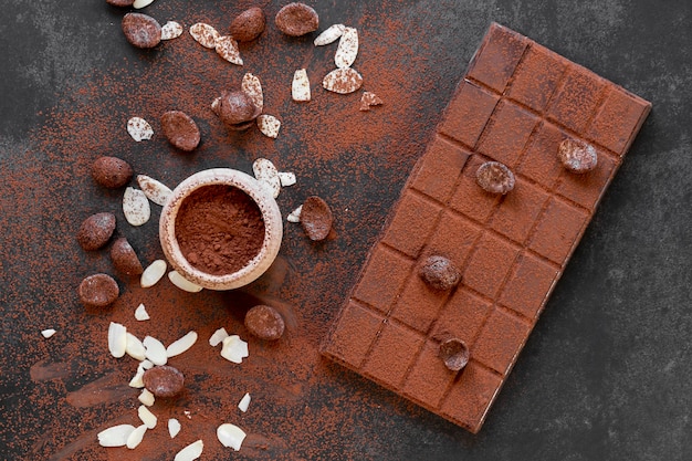 Composition de chocolat délicieux à plat