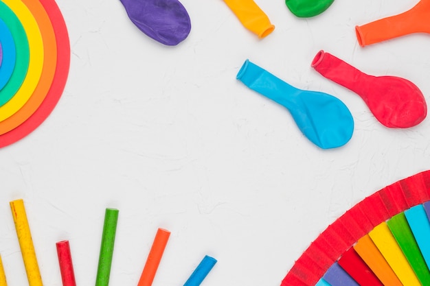 Composition de crayons de ballons et d&#39;éléments décoratifs LGBT