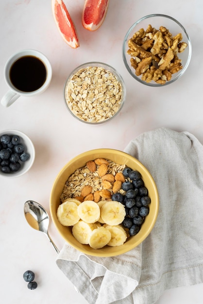 Composition créative de délicieux petit-déjeuner