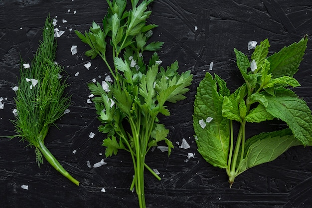 Composition de cuisine moderne avec des ingrédients sains