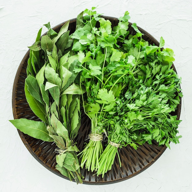 Photo gratuite composition de cuisine moderne avec des ingrédients sains