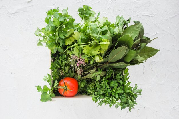 Composition de cuisine moderne avec des ingrédients sains