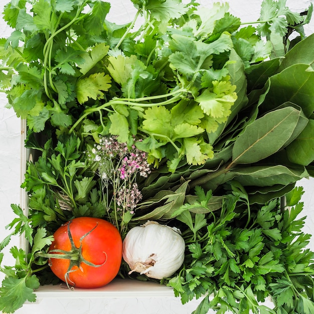 Composition de cuisine moderne avec des ingrédients sains