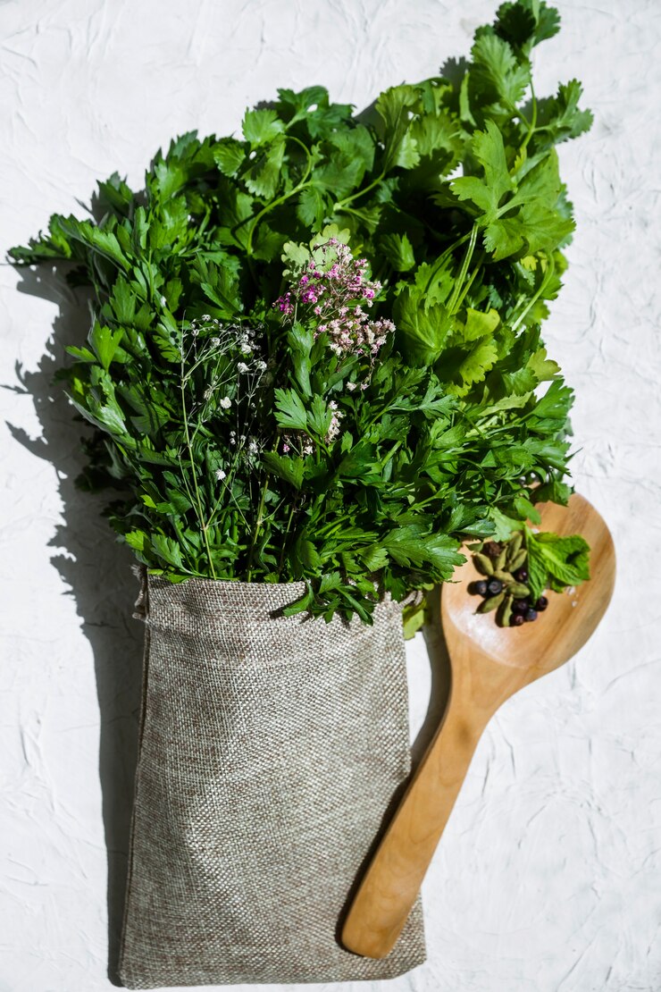 Photo gratuit composition de cuisine moderne avec des ingrédients sains