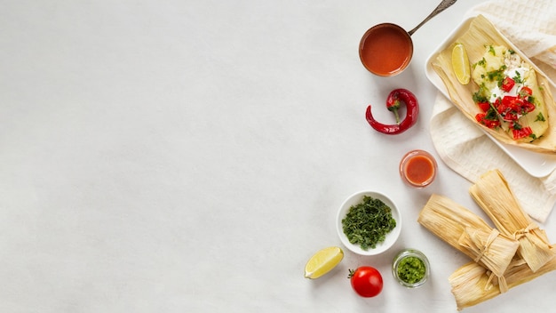 Composition de délicieux tamales sur assiette