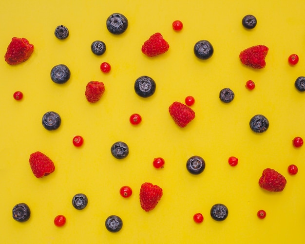 Photo gratuite composition désordonnée des fruits