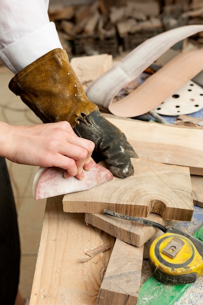 Composition de différentes pièces en bois