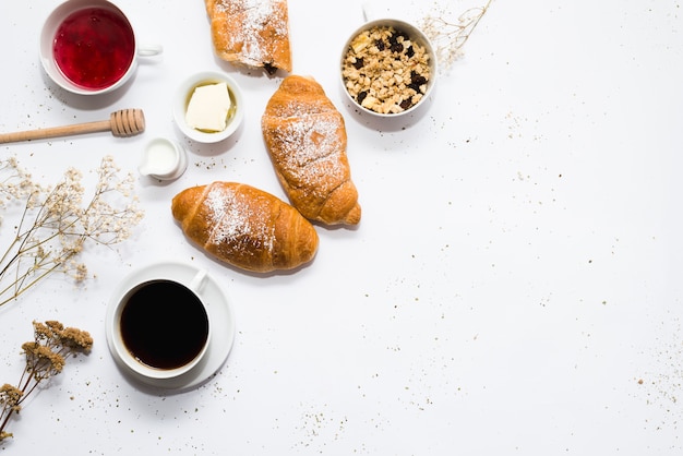 Composition du petit-déjeuner avec fond