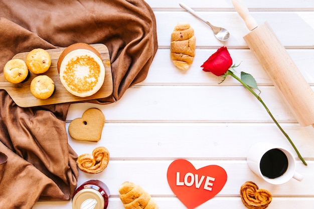 Composition du petit-déjeuner de la Saint-Valentin