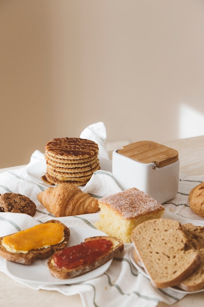 Composition du petit déjeuner savoureux