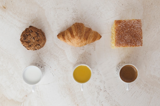 Composition du petit-déjeuner vue de dessus