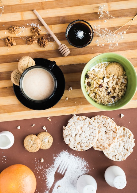 Photo gratuite composition du petit déjeuner