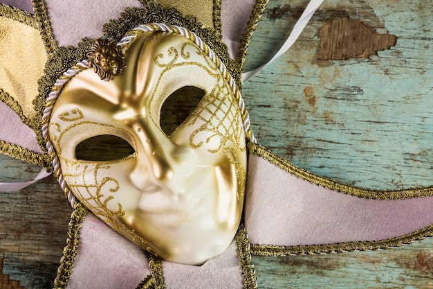 Composition élégante avec masque de carnaval de Venise