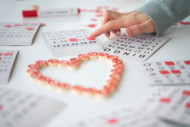 Composition d'éléments de bingo amusante