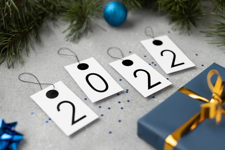 Photo gratuit composition festive du nouvel an à angle élevé