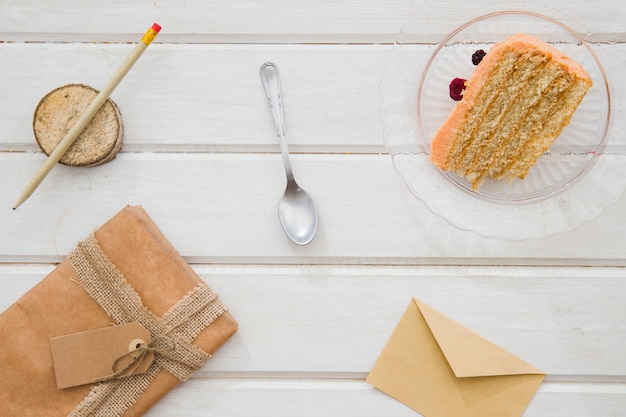 Composition de fête des mères avec gâteau