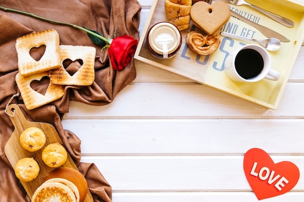 Photo gratuite composition de fournitures pour la saint-valentin