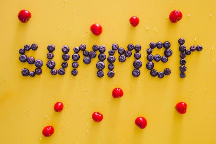 Photo gratuit composition des fruits d'été