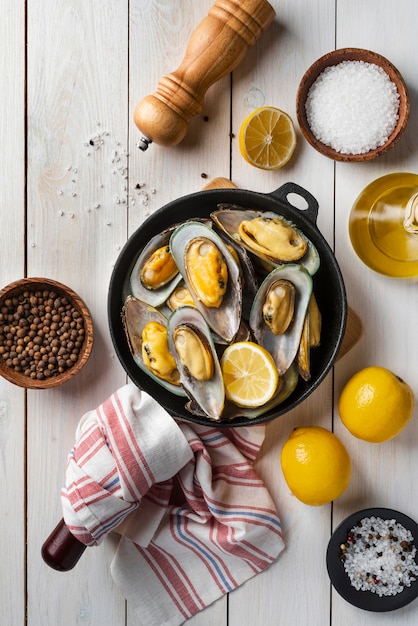 Composition de fruits de mer délicieuse à plat