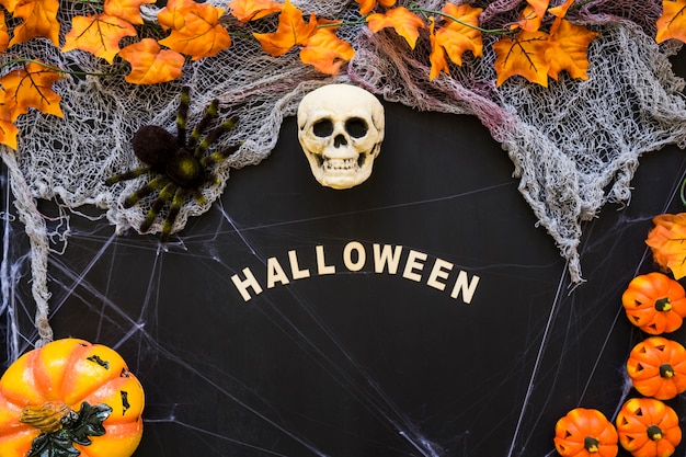 Photo gratuite composition d'halloween avec des lettres