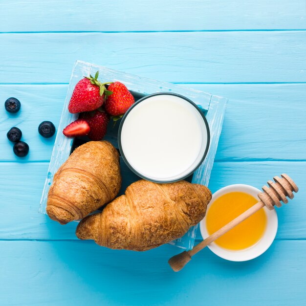 Composition laïque d&#39;une table de petit déjeuner savoureuse