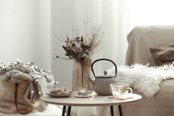Photo gratuit composition de maison confortable avec du thé dans un intérieur de maison de style scandinave.