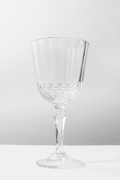 Composition de nature morte monochromatique avec verre